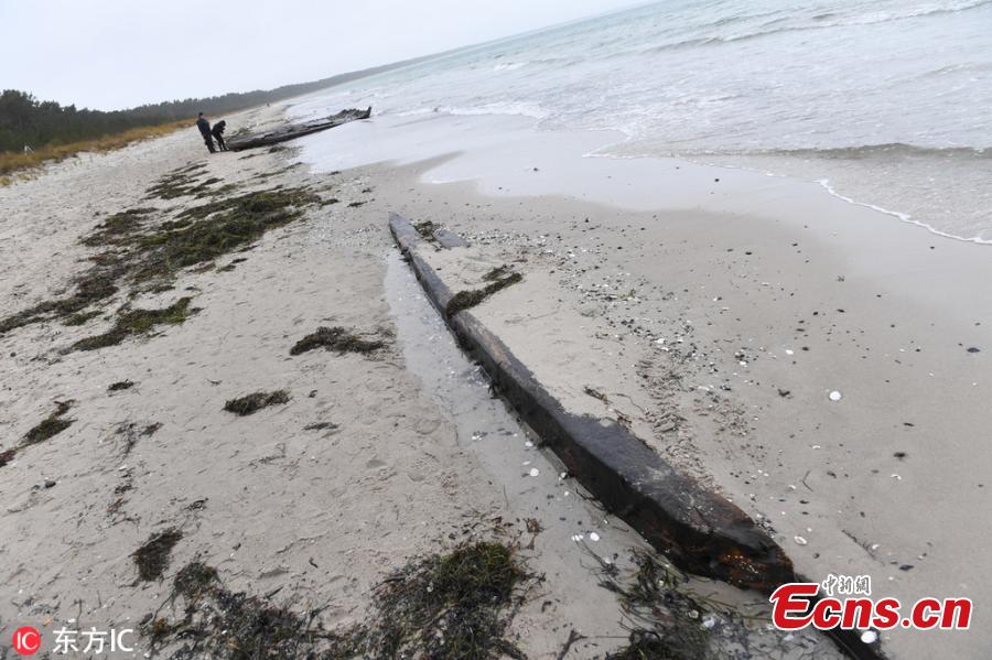 Photo taken on Jan. 15, 2019 shows the storm of the past few days has exposed an old shipwreck on the coast of the German island of Rügen. During the two storms in January, the beach in front of Glowe lost up to one meter of its height. According to experts, it is supposed to be a merchant ship from the 18th century due to its design. (Photo/IC)