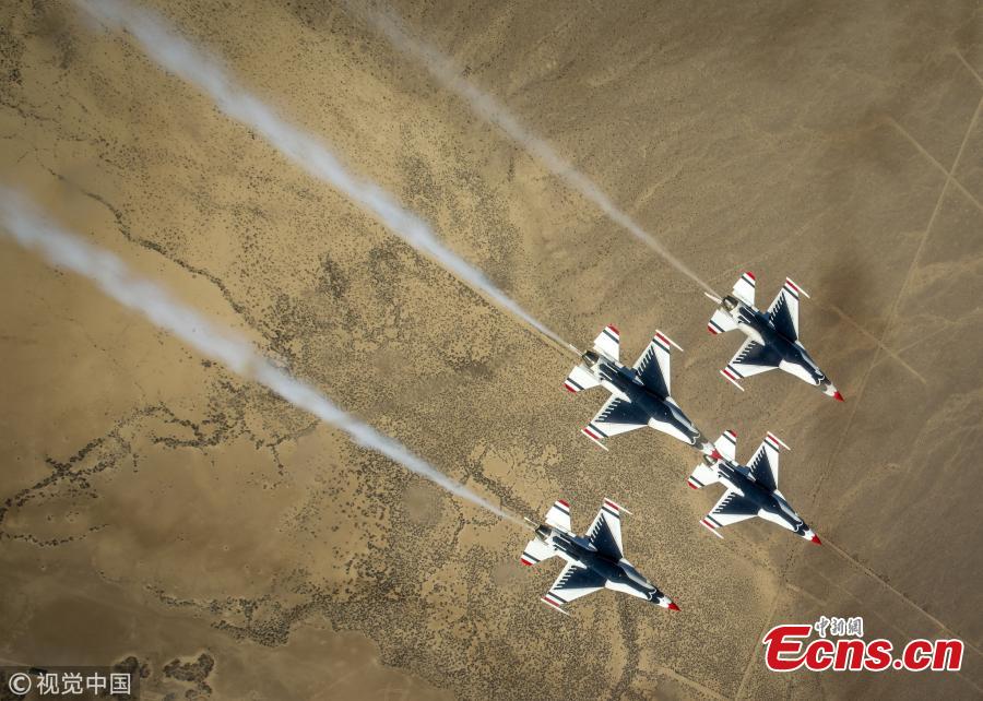 The Thunderbirds Diamond formation pilots perform the Diamond Roll maneuver over the Nevada Test and Training Range during a training flight, Feb. 28, 2018. (Photo/VCG)