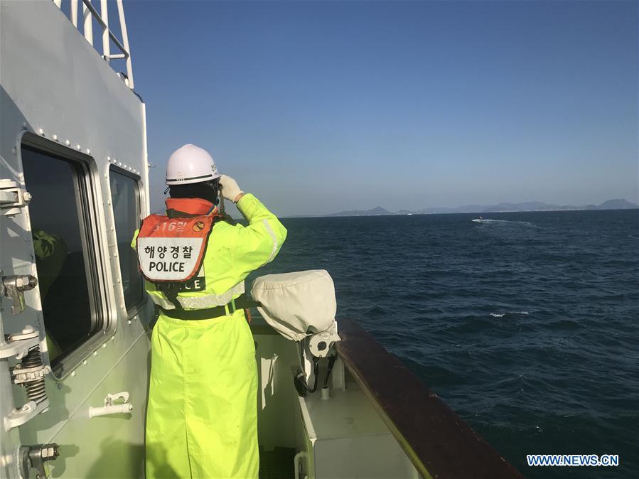 A marine policeman looks for a missing Chinese in the southwest waters of South Korea, Jan. 17, 2019. A fishing boat caught fire in the southwest waters of South Korea on Thursday morning, leaving one person dead, one missing and one wounded. (Xinhua)