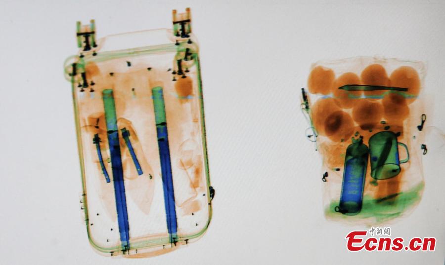 Photo taken on Jan. 22, 2019 shows passengers\' belongings in their luggage through X-Ray of the security inspection at a bus terminal in Yangzhou City, East China\'s Jiangsu Province. The Spring Festival travel rush started Monday, unleashing China\'s largest seasonal migration. (Photo: China News Service/Meng Delong)
