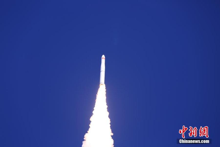 A Long March-11 rocket carrying two satellites for multispectral imaging and two test satellites blasts off from the Jiuquan Satellite Launch Center in northwest China, Jan. 21, 2019. China launched two satellites for multispectral imaging on a Long March-11 rocket from the Jiuquan Satellite Launch Center in northwest China at 1:42 pm on Monday. The satellites have successfully entered their preset orbit, according to the center. (Photo: China News Service/Lang Wenhai)