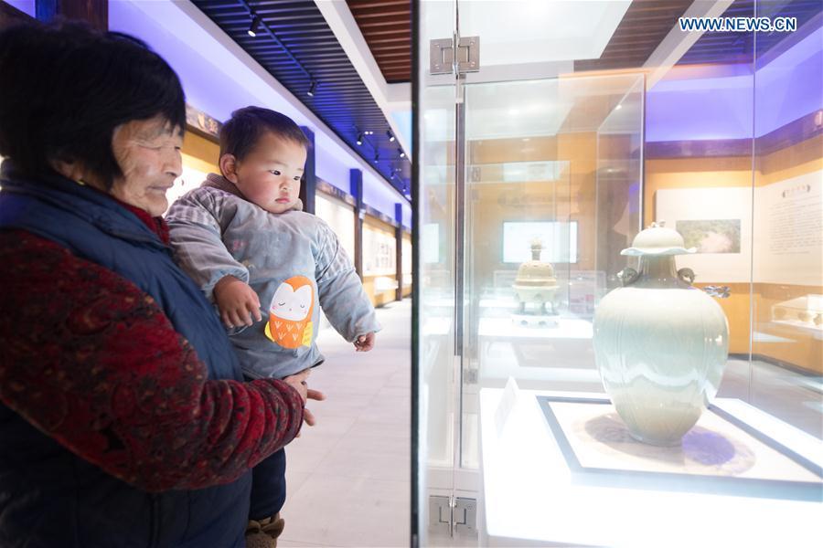 People visit the Yue Kiln Celadon Museum exhibits at Dashan Xiaowu Village in Shangyu District of Shaoxing, east China\'s Zhejiang Province, Jan. 22, 2019. As the birthplace of celadon, Shangyu District is giving full support to revive the local celadon culture, protecting ancient relics, promoting celadon artists and boosting tourism. (Xinhua/Weng Xinyang)