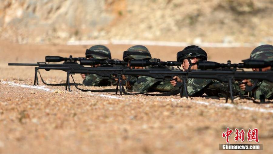 Armed police undergo an intensive training on a mountain in Sanya City, South China\'s Hainan Province, Jan. 21, 2019. More than 100 members of the special police participated in the month-long training that took place in an open field and involved some 30 modules, including a grueling 16-hour drill a day and a long-distance trek carrying a load of at least 30 kilograms. (Photo: China News Service/Lei Zhe)