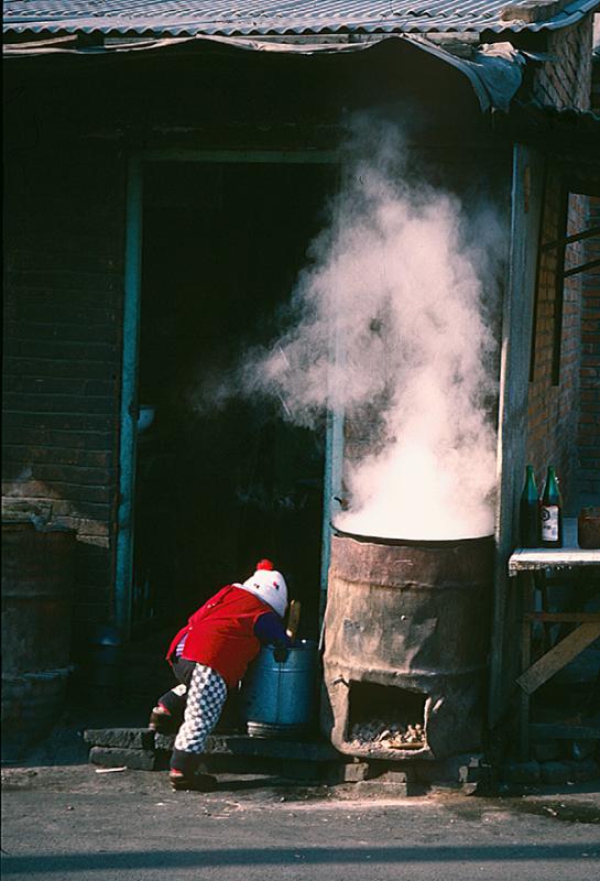 Food steamer at Yindingqiao 1995  (Photo/chinadaily.com.cn)