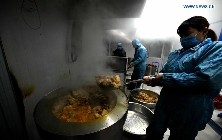 Workers make Shuizhagou preserved meat at a factory in Pingshan County, north China\'s Hebei Province, Jan. 22, 2019. Shuizhagou preserved meat, a local speciality famous for its delicate taste and fine making method, is a treat for families and friends on important occasions. (Xinhua/Chen Qibao)