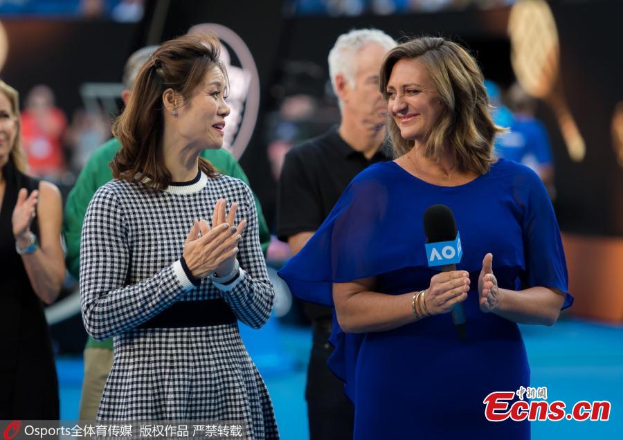 Former tennis players China\'s Li Na and France\'s Mary Pierce pose after being inducted to the International Tennis Hall of Fame in Melbourne, Australia, Jan. 22, 2019. (Photo/Osports)