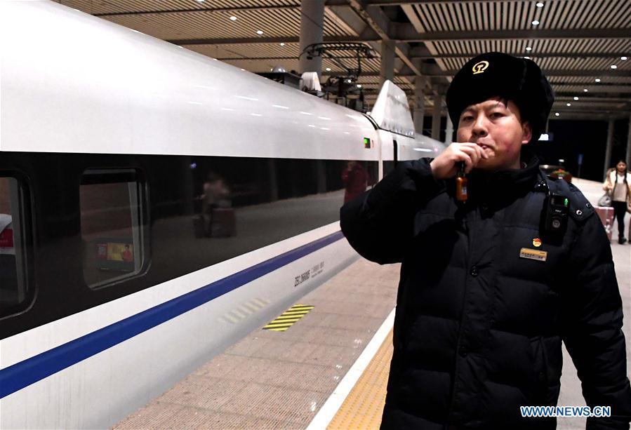 Li Xiang works at Xinxiangdong Railway Station in Xinxiang City, central China\'s Henan Province, Jan. 22, 2019. Li Xiang is a staff worker of Xinxiangdong Railway Station and his wife Zou Xiaojuan is a train conductor on the train No. G402. The two-minute stop of the train No. G402 at Xinxiangdong Railway Station is their precious quality time in the bustle during the Spring Festival travel rush. (Xinhua/Li An)
