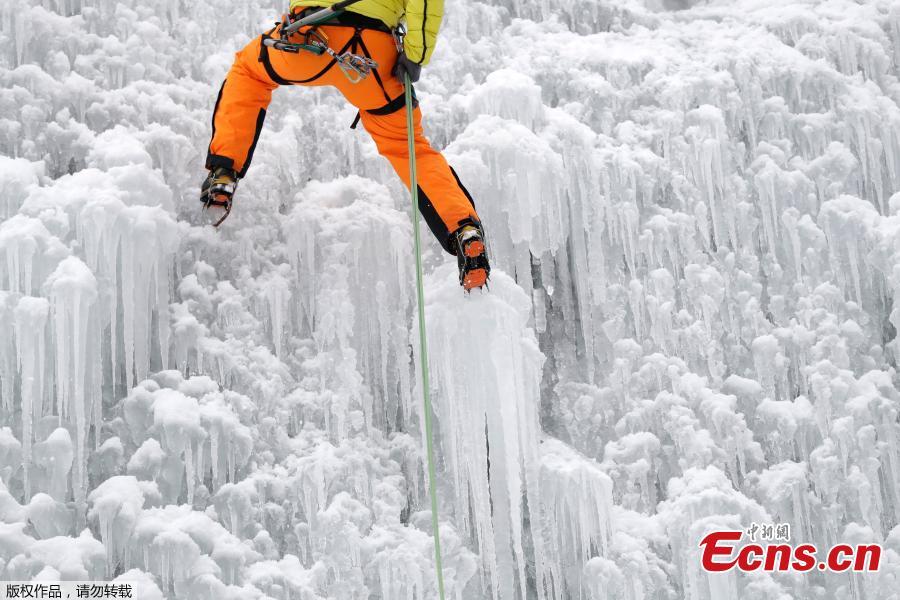 A man climbs up an artificial ice wall located in a courtyard in the city of Liberec, Czech Republic, Sunday, Jan. 27, 2019.(Photo/Agencies)