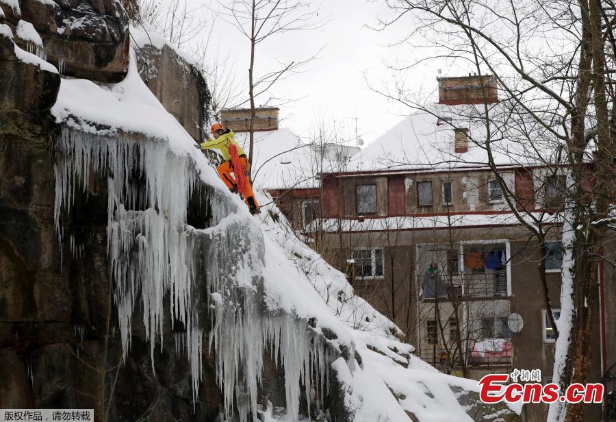 A man climbs up an artificial ice wall located in a courtyard in the city of Liberec, Czech Republic, Sunday, Jan. 27, 2019. (Photo/Agencies)