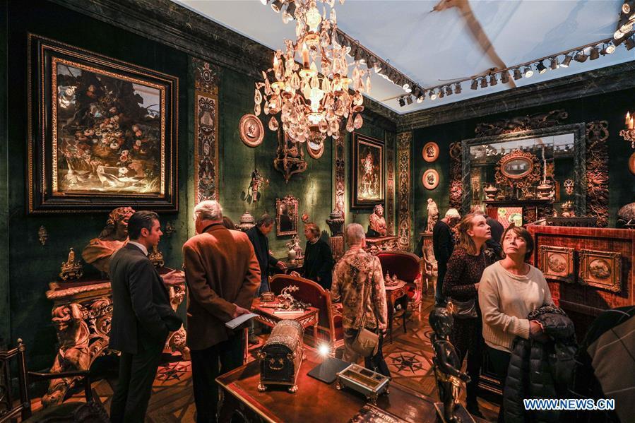 Visitors watch the exhibits of Steinitz gallery during the 64th edition of Brafa Art Fair at the Tour & Taxis in Brussels, Belgium, Jan. 28, 2019. A total of 133 Belgian and international galleries presented tens of thousands of art pieces at the fair, which will last till Feb. 3, 2019. Created in 1956, the Brafa Art Fair is one of the world\'s oldest and most prestigious art fairs. (Xinhua/Zheng Huansong)