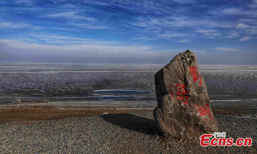 Migratory birds in Qinghai Lake, the largest saltwater lake in China’s inland, in late January 2019. The lake plays an important role in the protection of biodiversity globally. It is a key breeding habitat and stopover for many waterfowls on the migratory route. (Photo: China News Service/Ma Yirui)