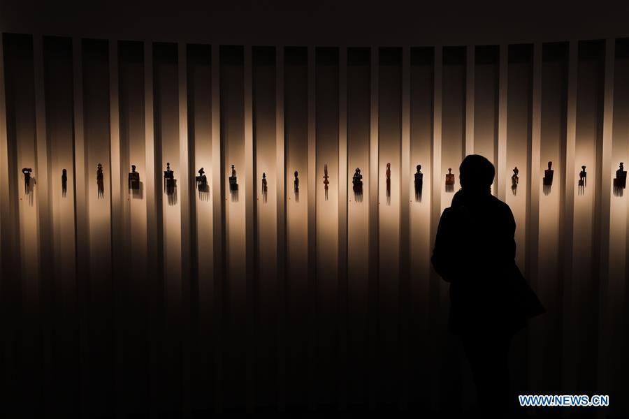 A visitor views the combs from Africa of Didier Claes Gallery during the 64th edition of Brafa Art Fair at the Tour & Taxis in Brussels, Belgium, Jan. 28, 2019. A total of 133 Belgian and international galleries presented tens of thousands of art pieces at the fair, which will last till Feb. 3, 2019. Created in 1956, the Brafa Art Fair is one of the world\'s oldest and most prestigious art fairs. (Xinhua/Zheng Huansong)