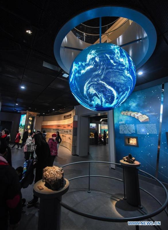 People visit the Anji Branch of Zhejiang Museum of Natural History in Anji County, east China\'s Zhejiang Province, Jan. 31, 2019. The museum attracts lots of visitors during the winter vacation. (Xinhua/Xu Yu)