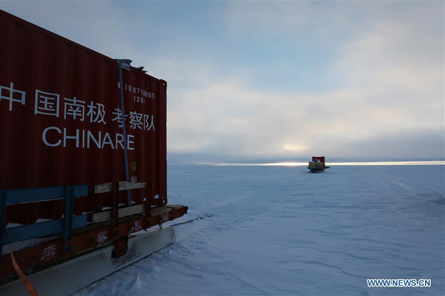 Vehicles of the Kunlun team of China\'s 35th Antarctic expedition run in Antarctica, Jan. 31, 2019. (Xinhua/Liu Shiping)