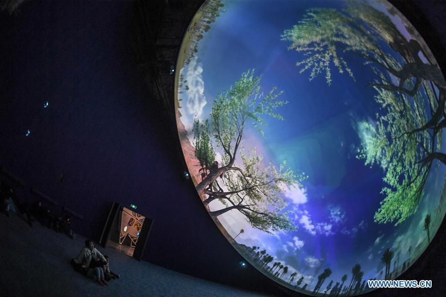 Visitors watch a 3D film at the Anji Branch of Zhejiang Museum of Natural History in Anji County, east China\'s Zhejiang Province, Jan. 31, 2019. The museum attracts lots of visitors during the winter vacation. (Xinhua/Xu Yu)