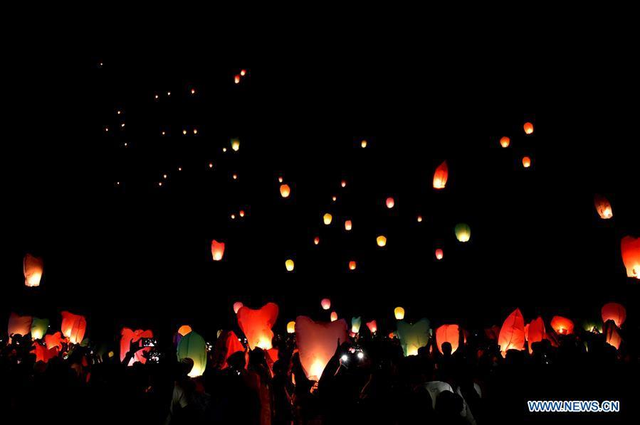 Sky lanterns are released during a two-day kite festival kicked off in Cox\'s Bazar in southeastern Bangladesh on Feb. 1, 2019. (Xinhua/Stringer)
