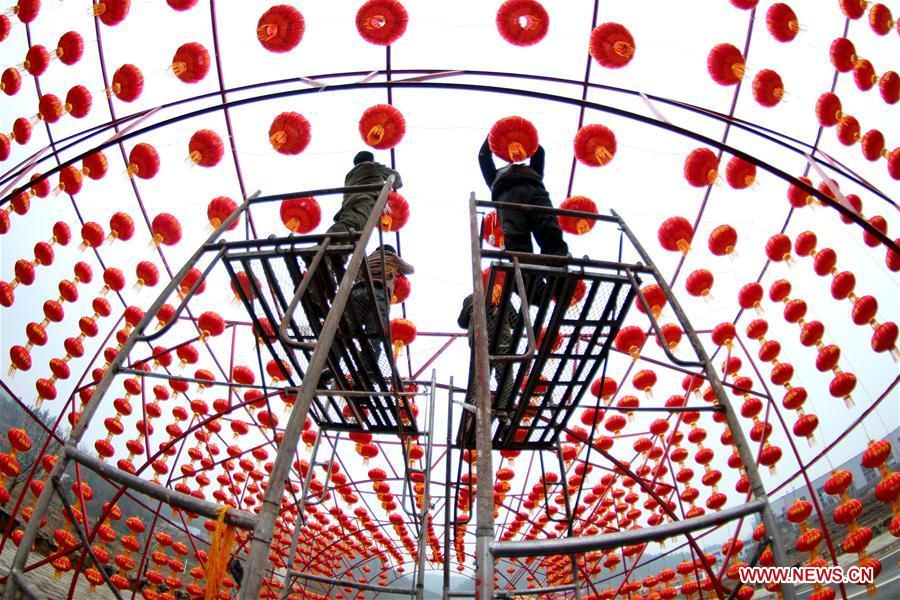 Workers hang red lanterns for the upcoming Spring Festival at Yingtaogou Village in Chadian Township of Shiyan City, central China\'s Hubei Province, Jan. 31, 2019. The Spring Festival, or the Chinese Lunar New Year, falls on Feb. 5 this year. (Xinhua/Cao Zhonghong)