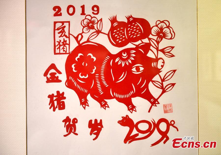 A pig-themed paper-cutting artwork is on display to  celebrate the upcoming Chinese New Year in Fuzhou, Fujian Province, Feb. 1, 2019. The Chinese New Year, or Spring Festival, falls on Feb. 5 this year. The Chinese paper-cutting has a history of more than 1,500 years. It was listed in the UNESCO Intangible Cultural Heritage Lists in 2009. (Photo/China News Service/Lyv Ming)