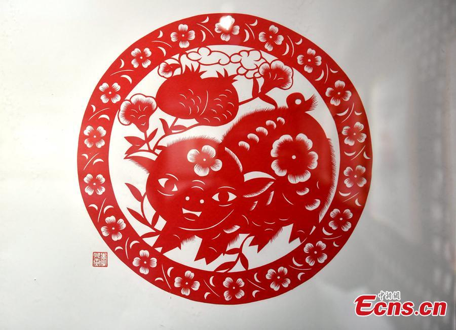 A pig-themed paper-cutting artwork is on display to  celebrate the upcoming Chinese New Year in Fuzhou, Fujian Province, Feb. 1, 2019. The Chinese New Year, or Spring Festival, falls on Feb. 5 this year. The Chinese paper-cutting has a history of more than 1,500 years. It was listed in the UNESCO Intangible Cultural Heritage Lists in 2009. (Photo/China News Service/Lyv Ming)