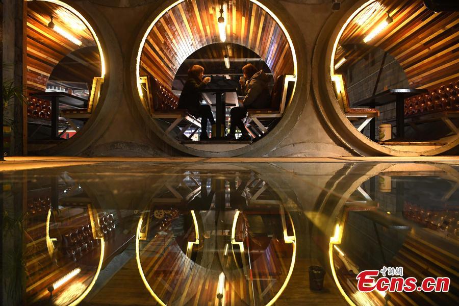 Photo taken on Feb. 1, 2019 in Chongqing\'s Liangjiang New Area shows the decor of a café featuring cement pipes and local dialects.  (Photo: China News Service/Chen Chao)