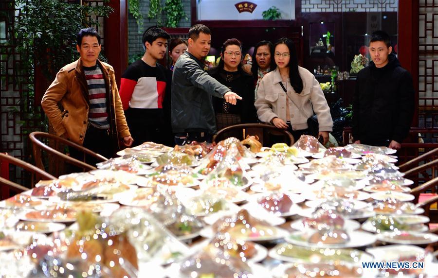 Sun Zhaoyong introduces his carved Shoushan stone artwork of traditional Chinese \