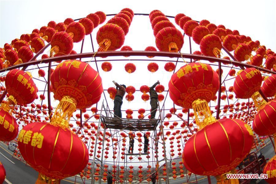 Workers hang red lanterns for the upcoming Spring Festival at Yingtaogou Village in Chadian Township of Shiyan City, central China\'s Hubei Province, Jan. 31, 2019. The Spring Festival, or the Chinese Lunar New Year, falls on Feb. 5 this year. (Xinhua/Cao Zhonghong)