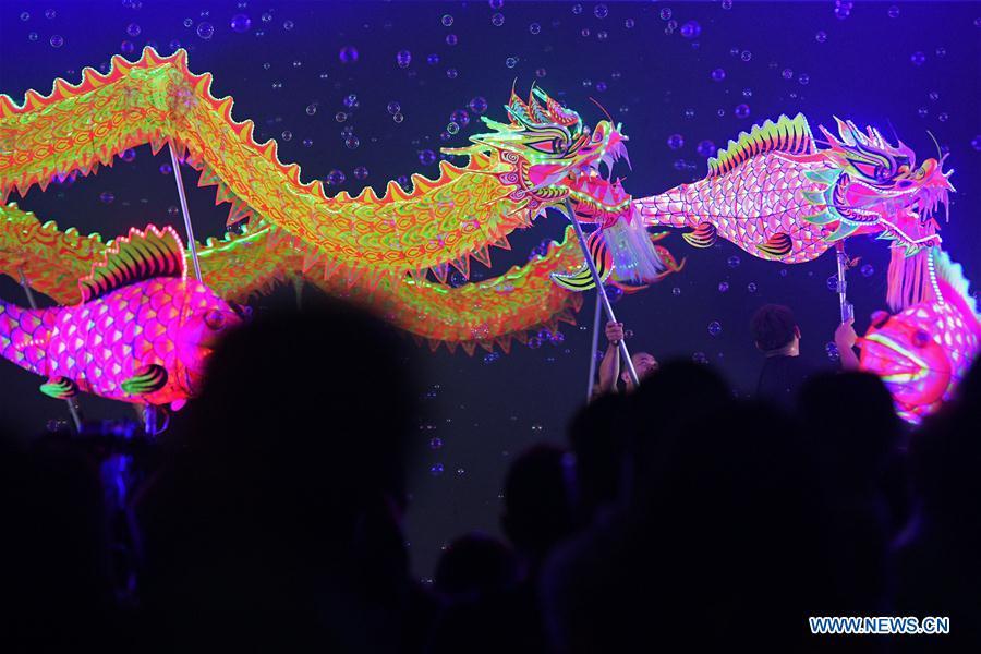 Performers rehearse the show \