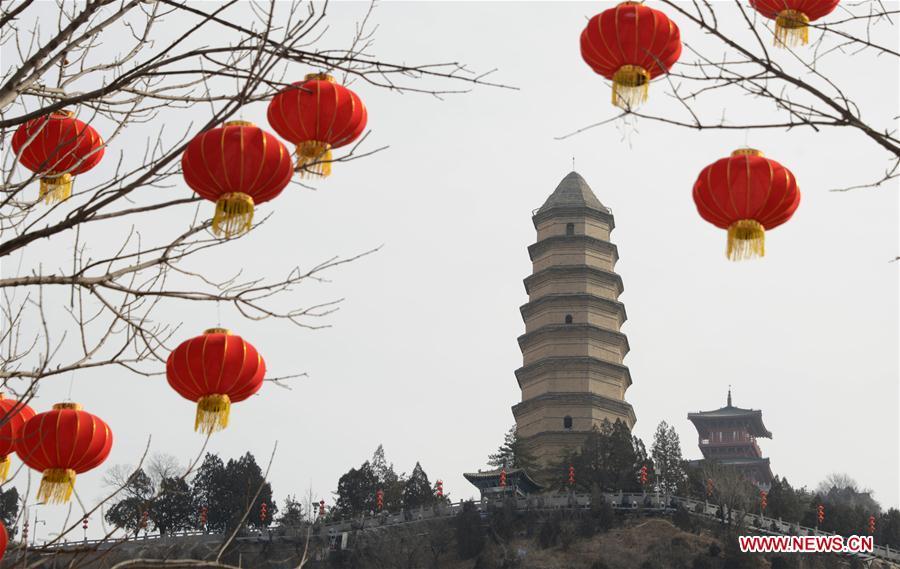 Photo taken on Jan. 29, 2019 shows the Pagoda Hill tourist spot decorated with red lanterns for the upcoming Spring Festival in Yan\'an City, northwest China\'s Shaanxi Province. The Spring Festival, or the Chinese Lunar New Year, falls on Feb. 5 this year. (Xinhua/Wang Fujian)