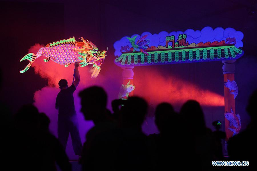 Performers rehearse the show \