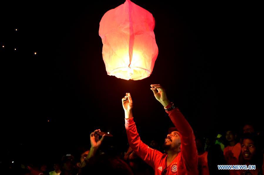A man releases a sky lantern during a two-day kite festival kicked off in Cox\'s Bazar in southeastern Bangladesh on Feb. 1, 2019. (Xinhua/Stringer)