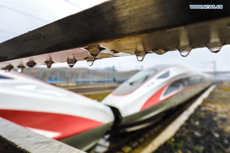 A bullet train pulls out of Guiyangbei Railway Station in Guiyang, southwest China\'s Guizhou Province, Feb. 10, 2019. China witnessed a nationwide Spring Festival travel rush on Sunday when people started to return to work places from hometowns after family gatherings as the Spring Festival holiday came to an end. (Xinhua/Liu Xu)