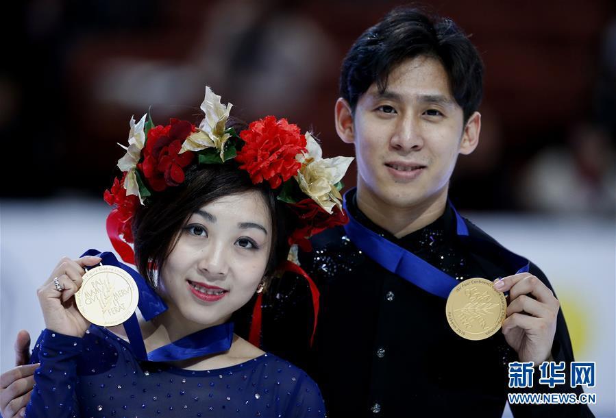 Sui Wenjing and Han Cong hold their gold medals after winning the pairs competition at the Four Continents Figure Skating Championships in Anaheim, U.S., on Feb. 9, 2019. (Photo/Xinhua)