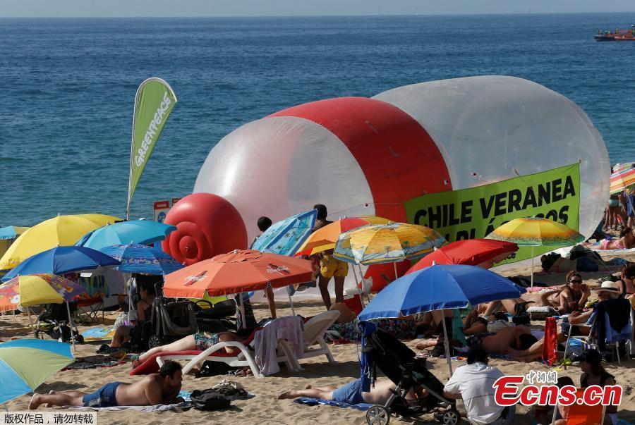 A giant plastic bottle is seen on a beach as part of a campaign by Greenpeace to warn of the presence of plastics on the coasts of Vina del Mar, Chile, Feb. 9, 2019. The campaign aims to end the flow of plastic into the oceans. (Photo/VCG)