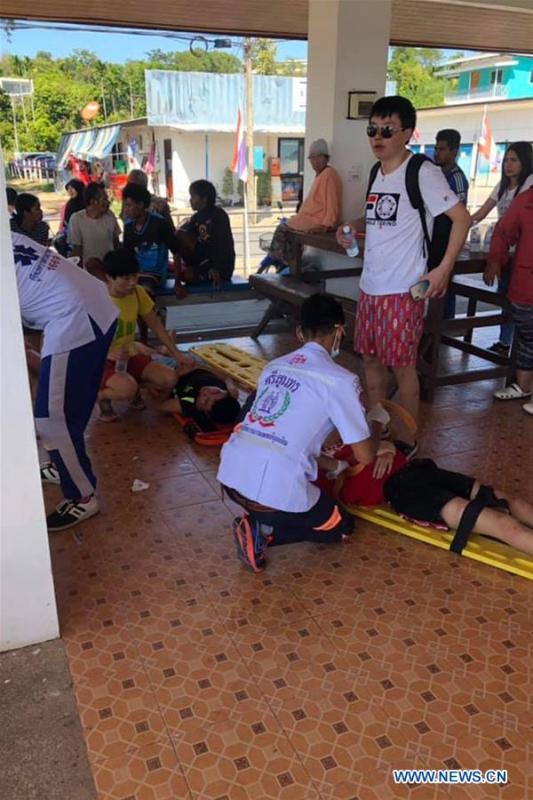 Rescuers help to treat tourists injured in the speedboat crash accident at the Phuket Island, Thailand, on Feb. 9, 2019. A total of 11 Chinese tourists and two crew members were injured after a tourist speedboat crashed with an oil barge near Thailand\'s southern Phuket Island on Saturday afternoon, the Chinese Consulate-General in the southern province of Songkhla confirmed on Sunday. (Xinhua)