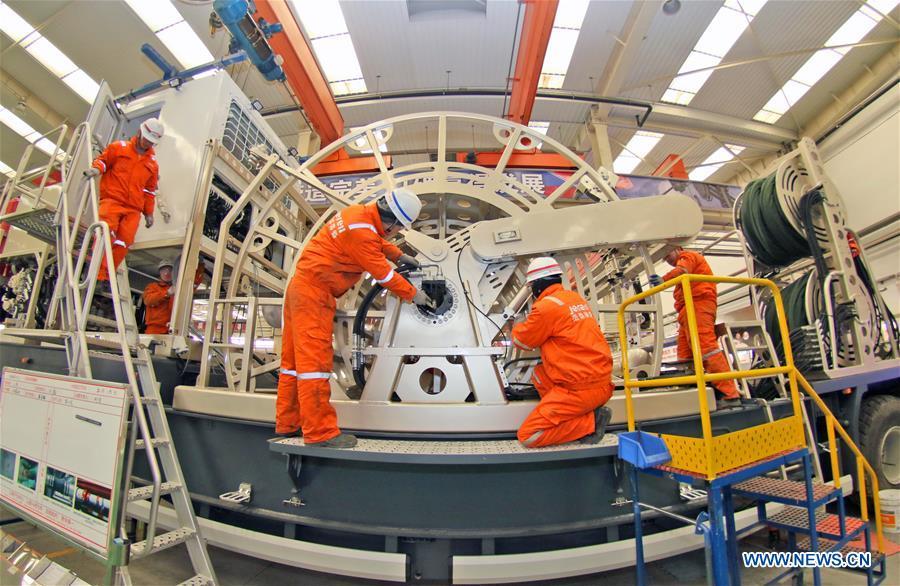 Workers are on duty at a petroleum equipment company in Yantai, east China\'s Shandong Province, Feb. 11, 2019, the first workday after Spring Festival holiday. Millions of Chinese return to work as the week-long Spring Festival holiday ends. (Xinhua/Tang Ke)