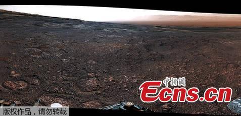A panorama taken on December 19, 2018 by the Mast Camera (Mastcam) on NASA\'s Curiosity Mars rover. The rover\'s last drill location on Vera Rubin Ridge is visible, as well as the clay region it will spend the next year exploring. The scene combines 122 images taken with Mastcam\'s left-eye camera. (Photo/NASA)