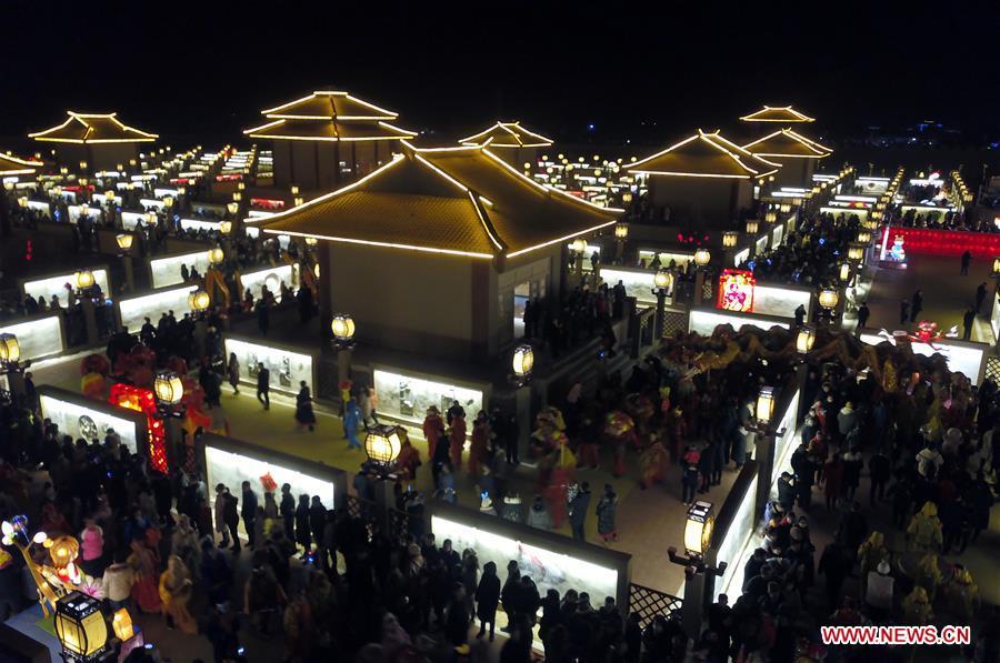 Aerial photo taken on Feb. 12, 2019 shows the Winding Yellow River Lamp Array, a temporary maze installation for the locals to go through to get a good omen in the rest days of the year, in Gucheng Village of Jiantan Town in Zhangye City, northwest China\'s Gansu Province. (Xinhua/Fan Peishen)