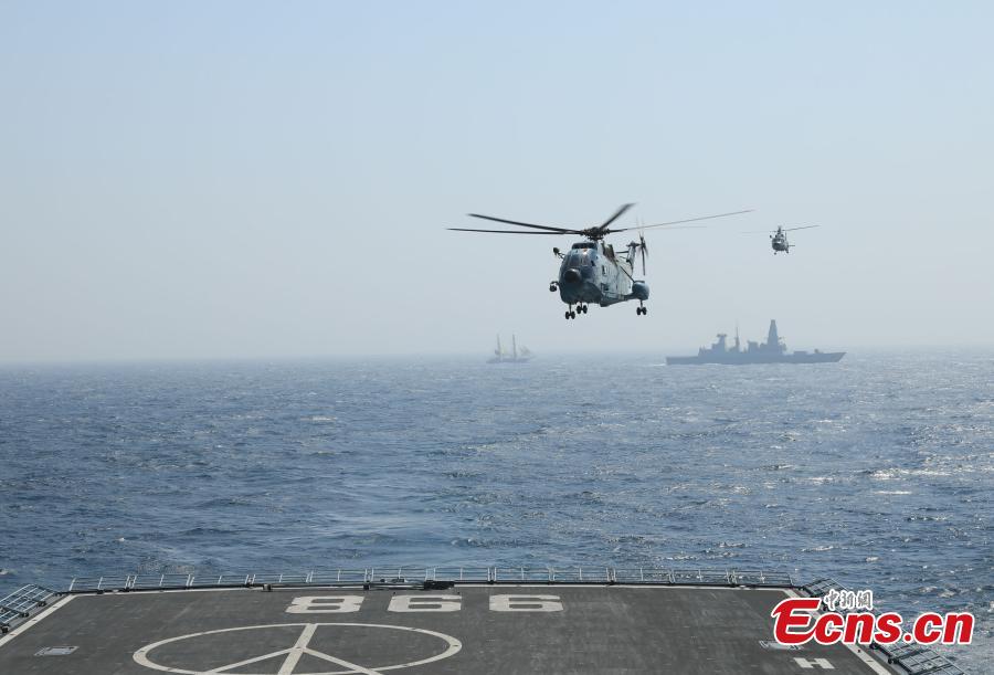 A helicopter lands on PLA Navy ship Kunlun during the multinational military drill Peace-19 held in the waters off Karachi, Pakistan from Feb. 11 to 12. The drill undertook 23 programs including ship supply and maneuvers against a pirate attack (Photo: China News Service/Xue Chengqiang)