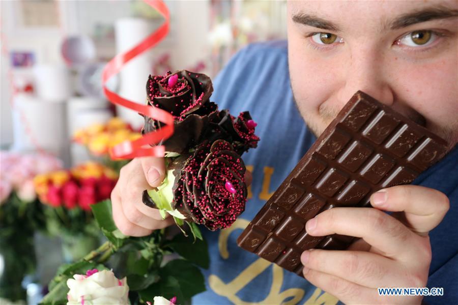 Ante Jurkovic, owner of a flower shop, poses with chocolate-coated roses in Rijeka, Croatia, Feb. 13, 2019. Jurkovic invented the technic to coat roses with chocolate in preparation for Valentine\'s Day. (Xinhua/Goran Kovacic)