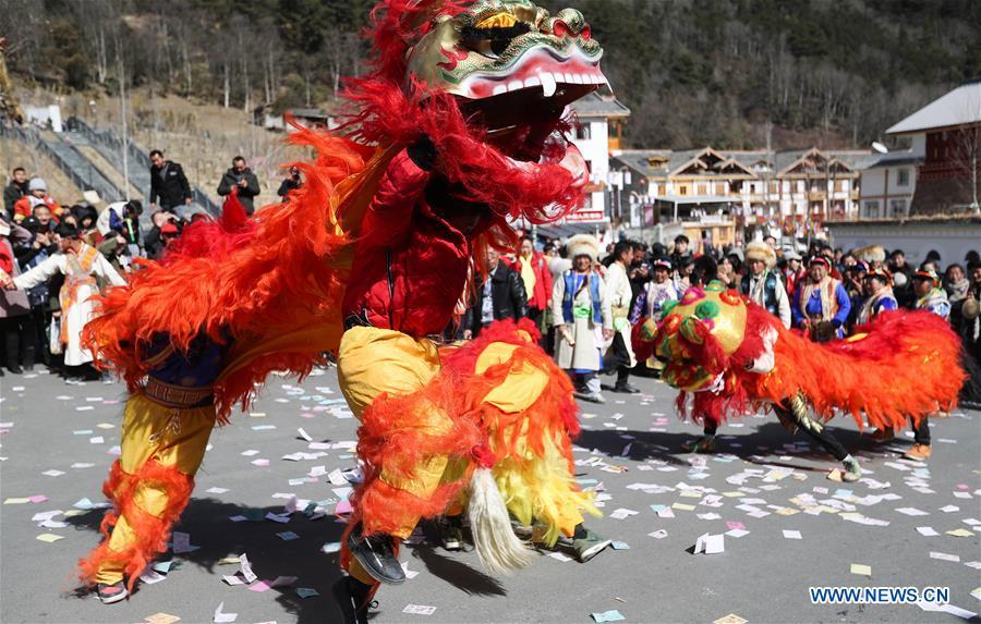 People of Tibetan ethnic group perform during the Shangjiu Festival at the foot of Jiajin Mountain in the Tibetan Township of Qiaoqi in Ya\'an City, southwest China\'s Sichuan Province, Feb. 13, 2019. The Shangjiu Festival, a traditional festival of the Tibetan people, is celebrated on the ninth day of the first lunar month to pray for a good harvest. (Xinhua/Jiang Hongjing)