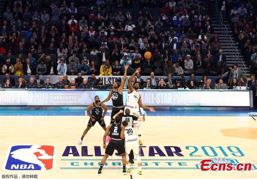 Team LeBron\'s Kevin Durant, of the Golden State Warriors works against Team Giannis forward Joel Embiid of the Philadelphia 76ers during the 2019 NBA All-Star Game at Spectrum Center, Charlotte, North Carolina, Feb. 17, 2019. (Photo/Agencies)