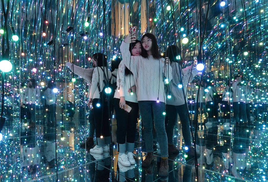 Two women take selfies at the 3D immersive pavilion in Handan city, Hebei province, on Feb 14, 2019. (Photo by Hao Qunying/Asianewsphoto)
