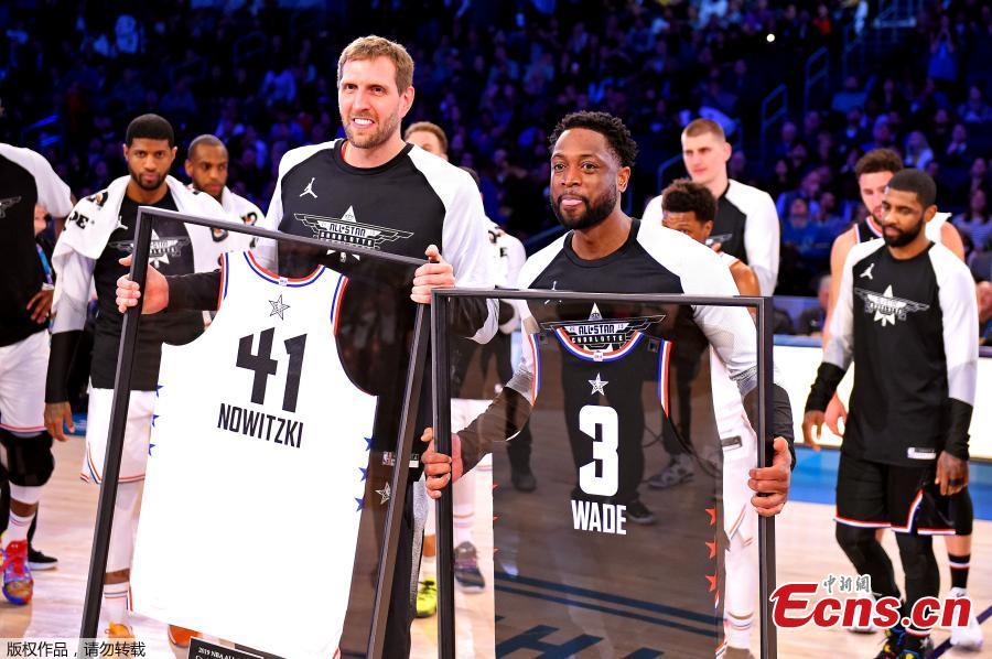 Team Giannis\' Dirk Nowitzki, of the Dallas Mavericks and Team LeBron\'s Dwayne Wade, of the Miami Heat hold their jerseys during the second half of an NBA All-Star basketball game, Feb. 17, 2019, in Charlotte, N.C. The Team LeBron won 178-164. (Photo/Agencies)