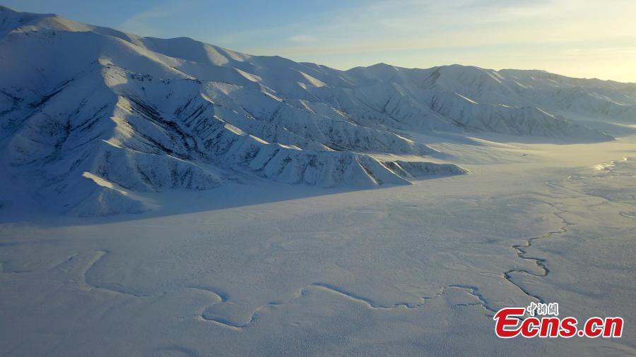 This drone photo shows the snow-covered Bayanbulak grassland in Hejing County, Northwest China\'s Xinjiang Uygur Autonomous Region. Local authorities have promoted tourism by taking advantage of its rich snow and ice resources.  (Photo/China News Service)