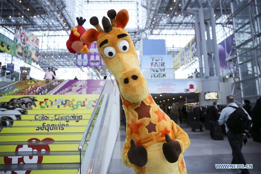 Personnel with giraffe costume pose at the 116th Annual North American International Toy Fair at the Jacob K. Javits Convention Center in New York, the United States, Feb. 16, 2019. The toy fair, held from February 16 to 19 this year, gathered more than 1,000 toy exhibitors and hundreds of thousands of toys and youth entertainment products to retail outlets and trade guests from over 100 countries and regions. (Xinhua/Wang Ying)