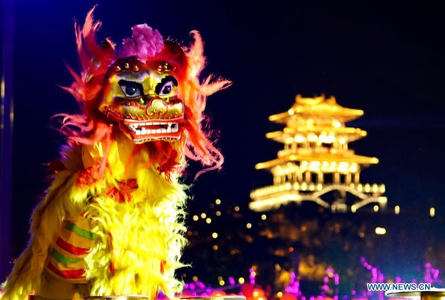 Folk artists perform lion dance at a lantern fair in the Nanhu Park in Tangshan, north China\'s Hebei Province, Feb. 15, 2019. (Xinhua/Yang Shiyao)