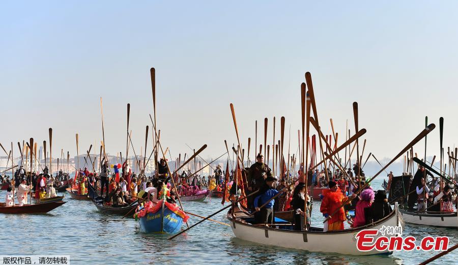 Venetians row during the masquerade parade on the Grand Canal during the Carnival in Venice, Italy, Feb. 17, 2019. Spectators lined the canal as elaborately decorated boats, accompanied by music, made their way down the waterway. (Photo/Agencies)