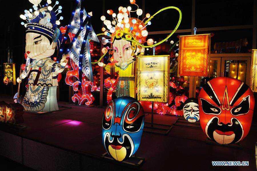 Photo taken on Feb. 17, 2019 shows colorful lanterns at a temple fair in Bozhou, east China\'s Anhui Province. With the approaching of the Lantern Festival, many places across the country are decorated by colorful lanterns. (Xinhua/Zhang Yanlin)