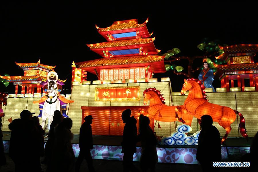 People visit a lantern fair in Datong, north China\'s Shanxi Province, Feb. 17, 2019. With the approaching of the Lantern Festival, many places across the country are decorated by colorful lanterns. (Xinhua/Ren Xuefeng)