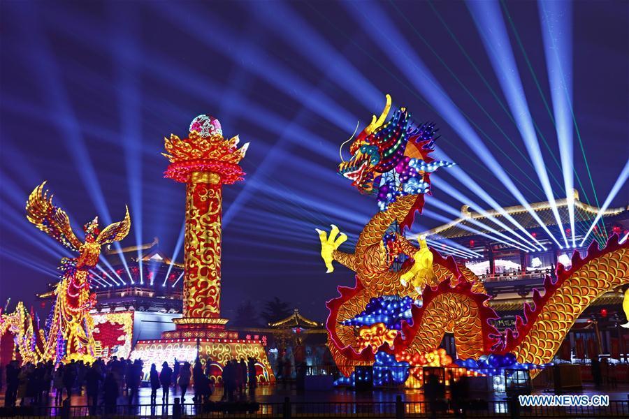 Visitors view lanterns at a scenic spot in Xi\'an, capital of northwest China\'s Shaanxi Province, Feb. 17, 2019. Many places across the country are decorated with lanterns to celebrate the upcoming Lantern Festival, which falls on Feb. 19 this year. (Xinhua/Jiao Hongtao)